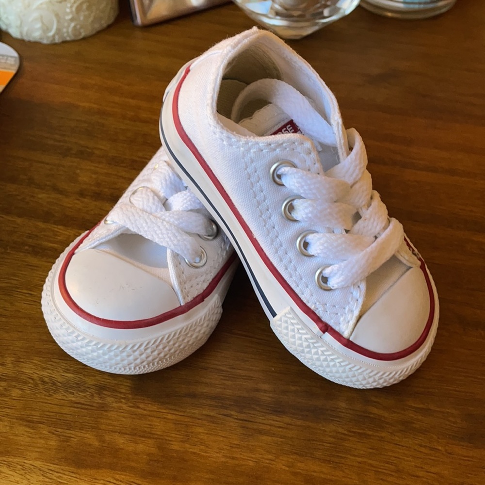 Baby White converse with laces